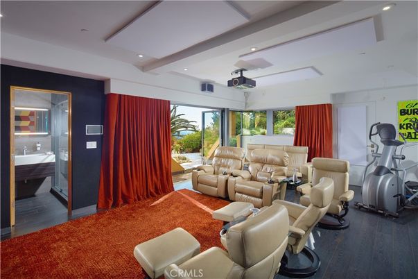 Fitness Equipment, Interior, Living room, Recessed Lighting, Wood Texture Flooring