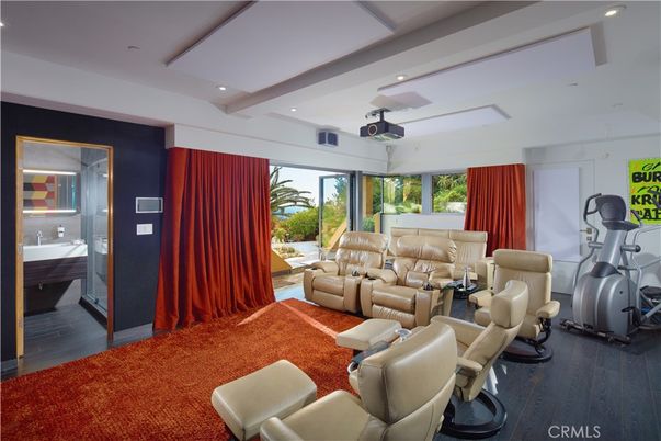 Fitness Equipment, Interior, Living room, Recessed Lighting, Wood Texture Flooring
