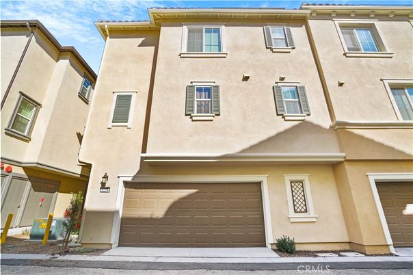 Attached, Exterior, Facade, Rowhouse