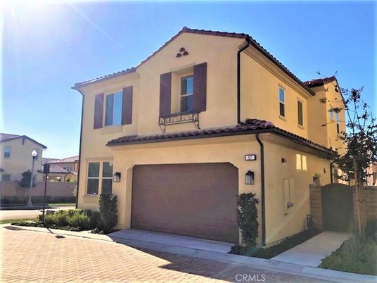 Attached, Exterior, Facade, Mediterranean