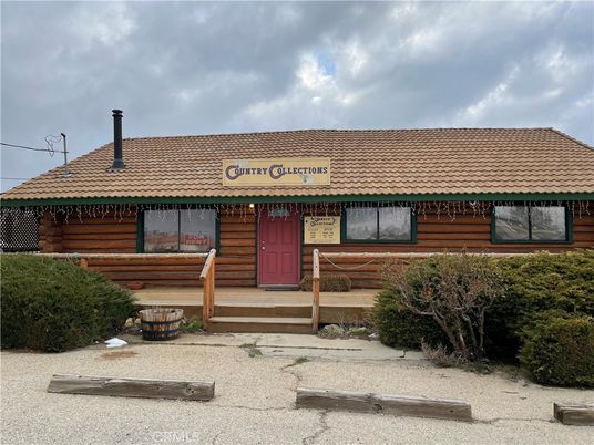 Exterior, Facade, Log Home