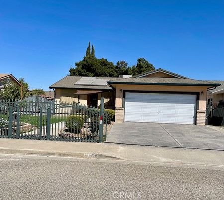 Attached, Exterior, Facade, Ranch