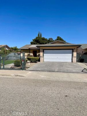 Attached, Exterior, Facade, Ranch