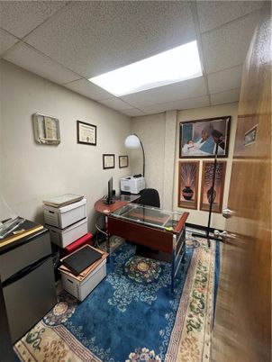 Home Office, Interior