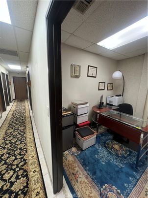 Home Office, Interior