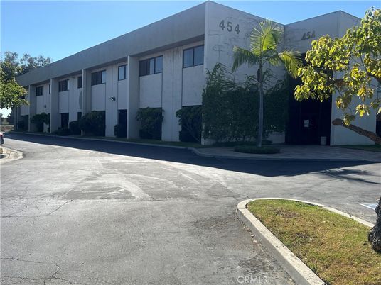 Exterior, Facade, Modern