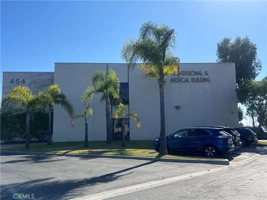 Exterior, Facade, Modern