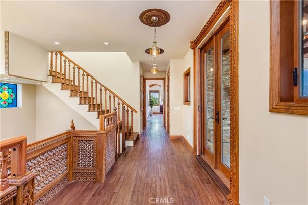 Interior, Pendant Lights, Recessed Lighting, Wood Texture Flooring