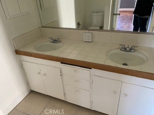 Bathroom, Interior, Tile Countertops