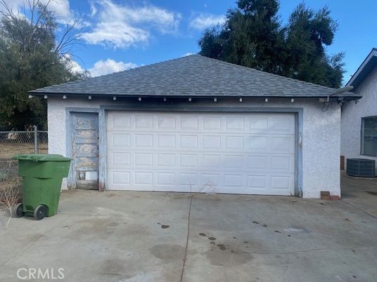 Detached Garage, Exterior
