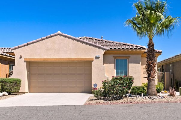 Attached, Exterior, Facade, Mediterranean