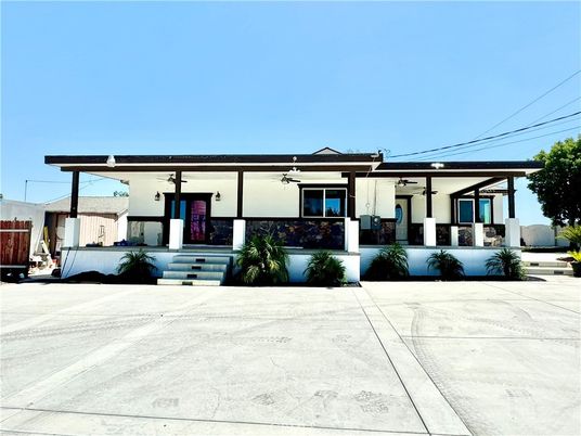 Exterior, Facade, Modern