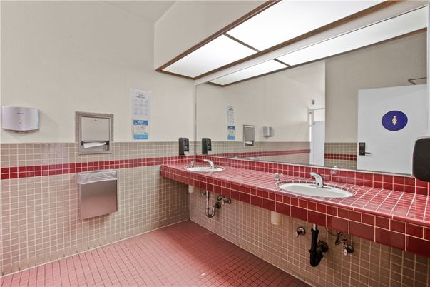 Bathroom, Interior, Tile Countertops