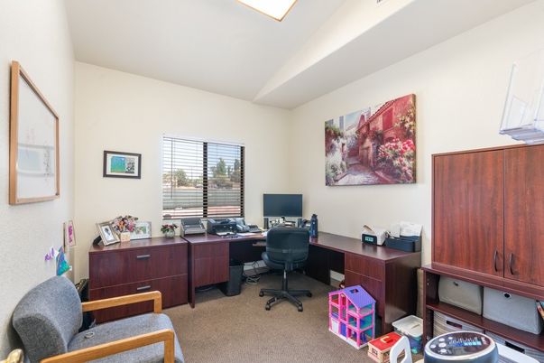 Home Office, Interior