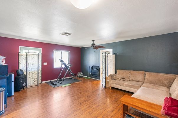 Fitness Equipment, Interior, Living room, Wood Texture Flooring