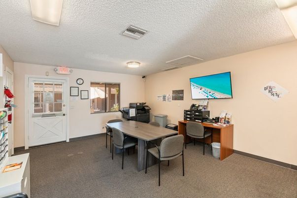 Home Office, Interior