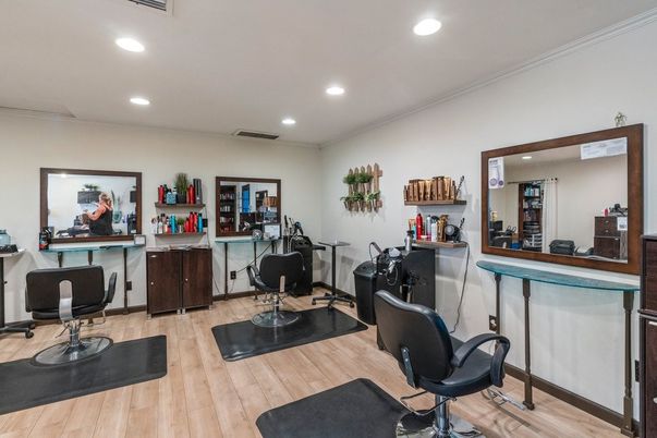 Fitness Equipment, Interior, Recessed Lighting, Wood Texture Flooring