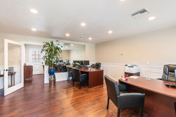 Home Office, Interior, Recessed Lighting, Wood Texture Flooring