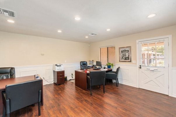 Home Office, Interior, Recessed Lighting, Wood Texture Flooring