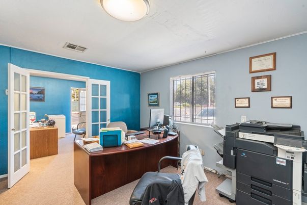 Home Office, Interior