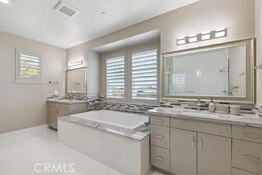 Bathroom, Dual Sink Vanities, Interior, Recessed Lighting