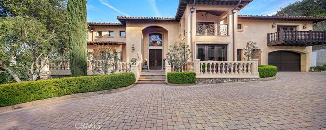 Attached, Exterior, Facade, Mediterranean
