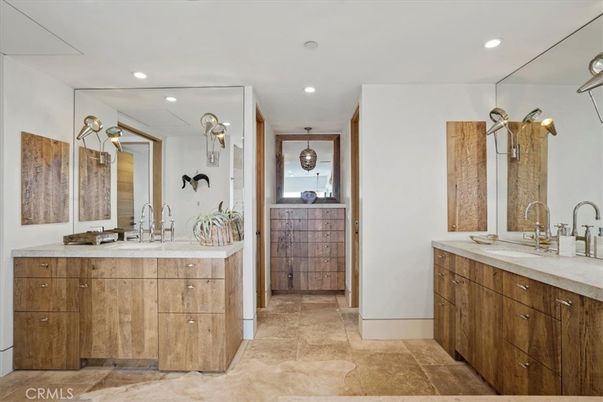 Bathroom, Dual Sink Vanities, Interior, Recessed Lighting