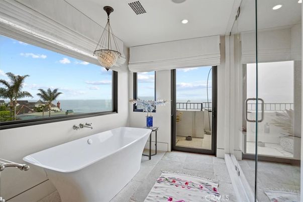 Bathroom, Free Standing Baths, Glass Shower, Interior, Pendant Lights, Recessed Lighting, Water