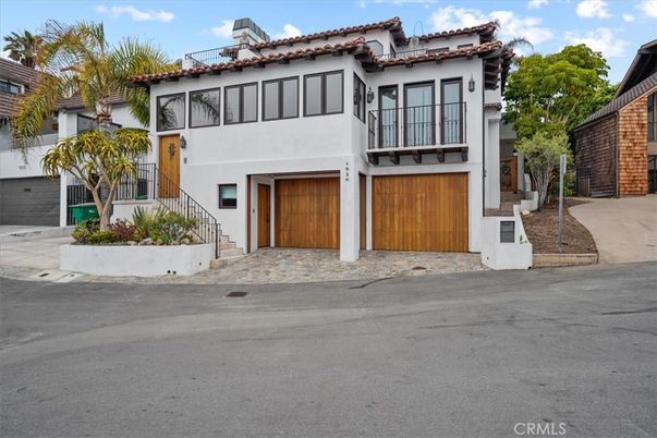 Attached, Exterior, Facade, Spanish Mediterranean