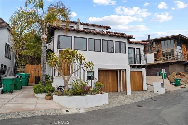 Attached, Exterior, Facade, Spanish Mediterranean