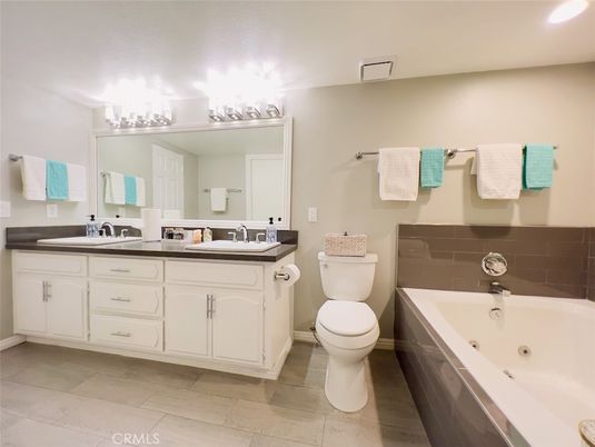 Bathroom, Dual Sink Vanities, Interior, Recessed Lighting