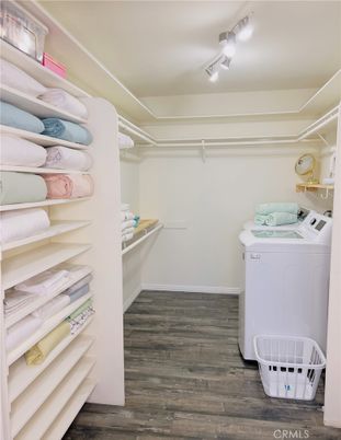 Interior, Walk-in Closets, Washer, Wood Texture Flooring
