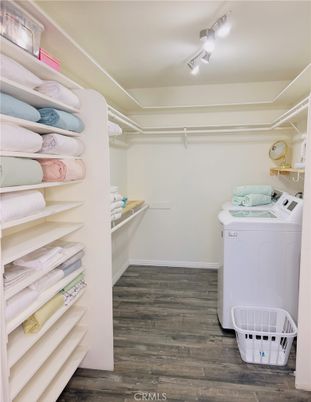 Interior, Washer, Wood Texture Flooring