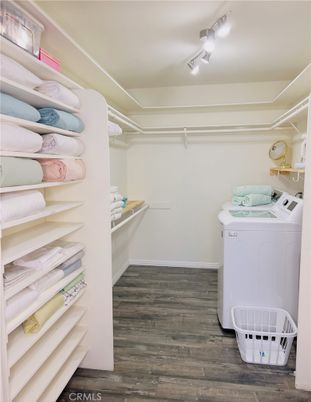 Interior, Washer, Wood Texture Flooring