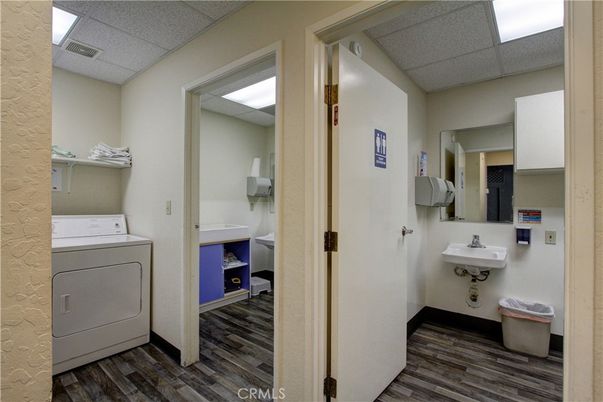 Interior, Utility Closets, Washer, Wood Texture Flooring