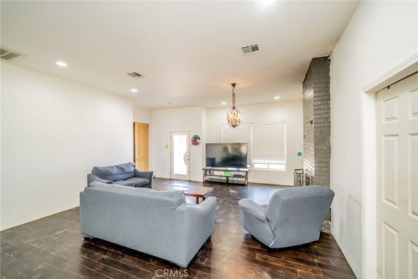 Interior, Living room, Pendant Lights, Recessed Lighting, Wood Texture Flooring