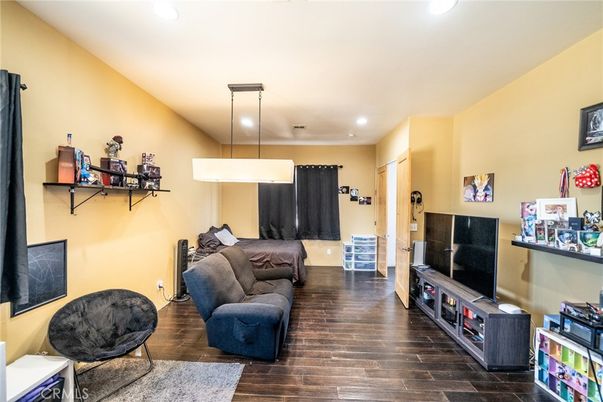 Interior, Living room, Pendant Lights, Recessed Lighting, Wood Texture Flooring