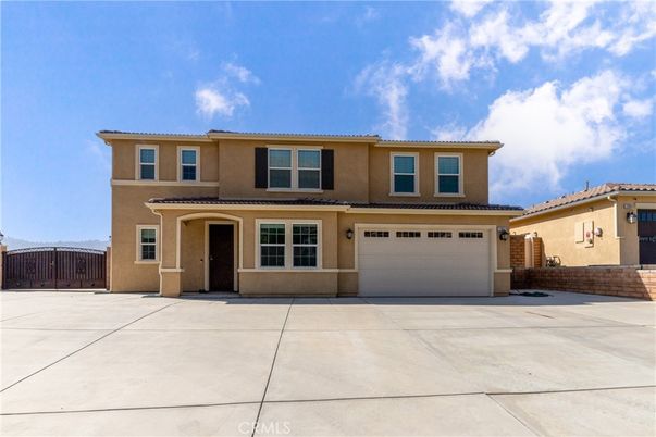 Attached, Exterior, Facade, Mediterranean