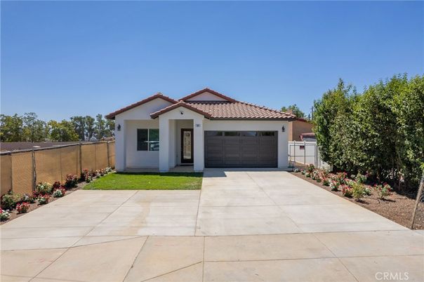 Attached, Exterior, Facade, Spanish Mediterranean