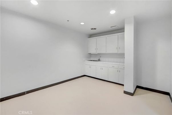 Empty room, Interior, Kitchen, Recessed Lighting