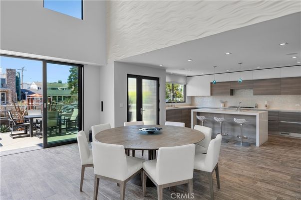 Dining room, Interior, Kitchen, Pendant Lights, Recessed Lighting, Wood Texture Flooring