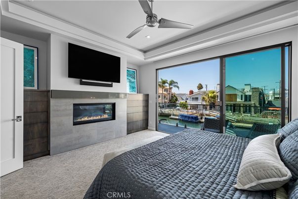 Bedroom, Fireplace, Interior, Recessed Lighting, Water