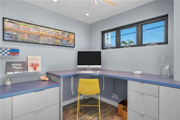 Home Office, Interior, Recessed Lighting, Wood Texture Flooring