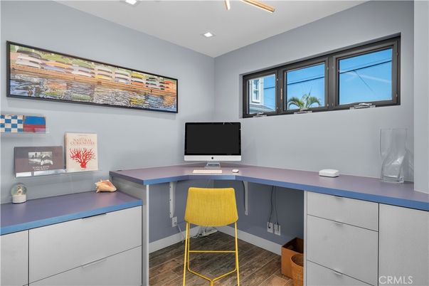 Home Office, Interior, Recessed Lighting, Wood Texture Flooring