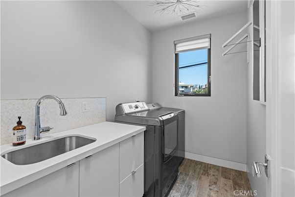 Interior, Washer, Wood Texture Flooring