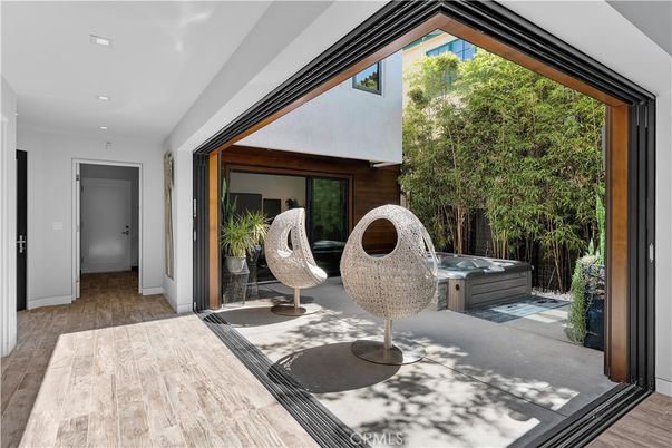 Hot Tub, Interior, Recessed Lighting