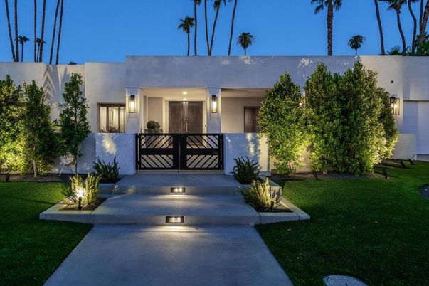 Backyard, Exterior, Facade, Modern