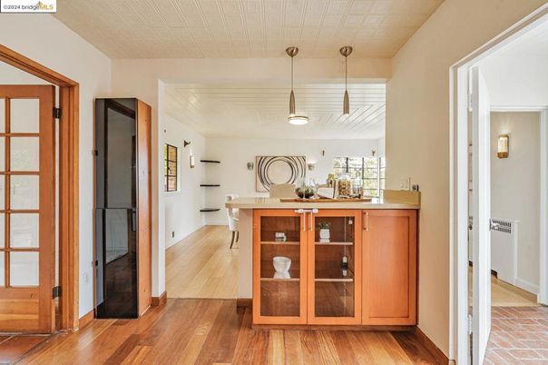 Interior, Pendant Lights, Wood Texture Flooring