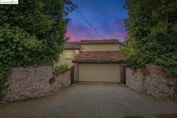 Detached Garage, Exterior
