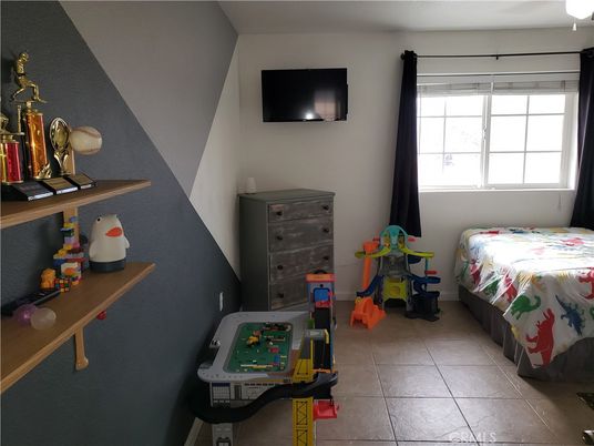 Game Room, Interior
